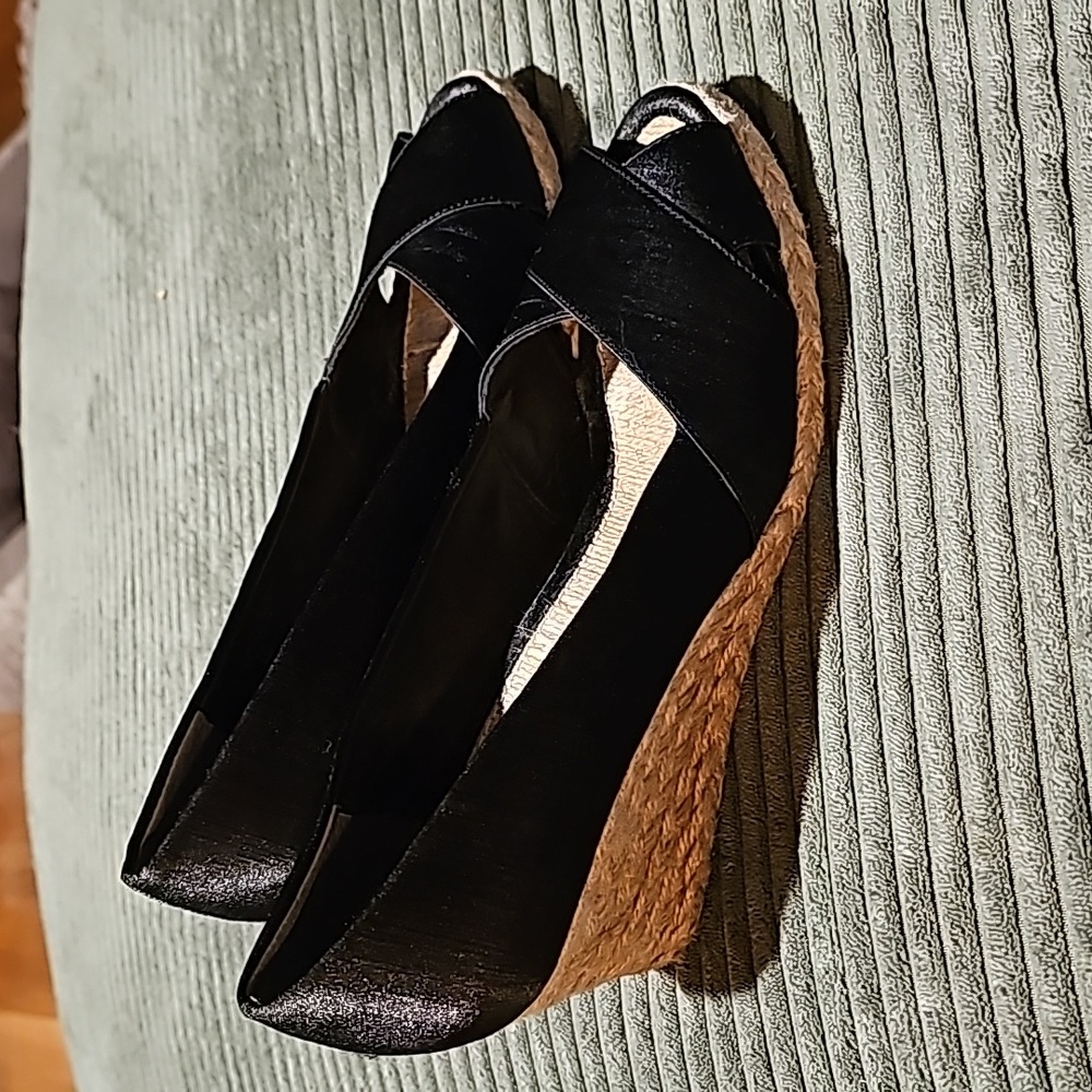 Joan & David Bettini black satin peep toe espadrille wedge. Size 9. - Picture 9 of 10